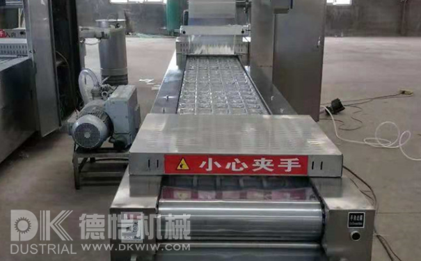 自動拉伸包裝機(jī)