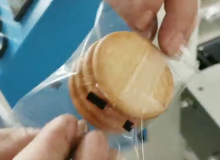 全自動包裝機包裝餅干作業現場